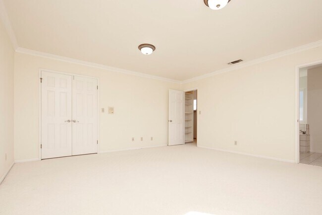 Building Photo - 1430 Lovell Ave