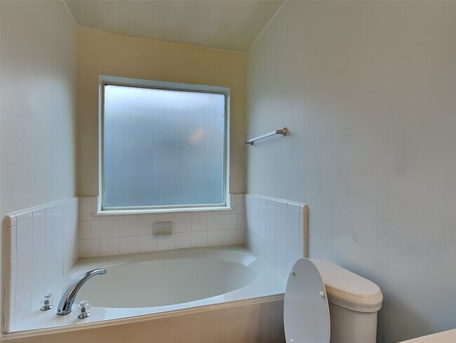 Building Photo - 409 Mystic Glen Loop