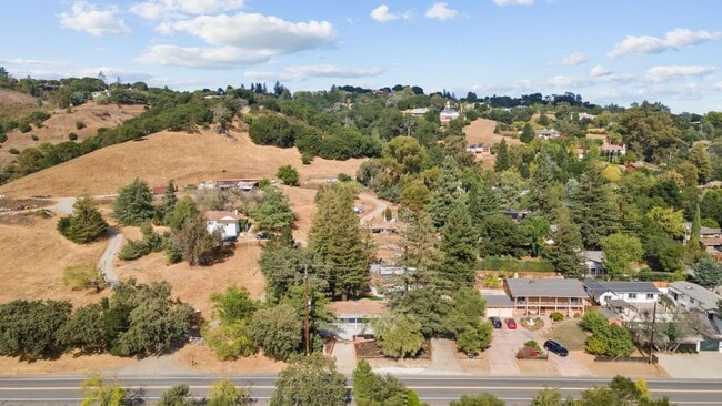 Building Photo - 789 Cañada Rd
