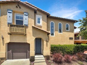 Building Photo - Stylish 2B/2BA Townhome in Torrey Highland...