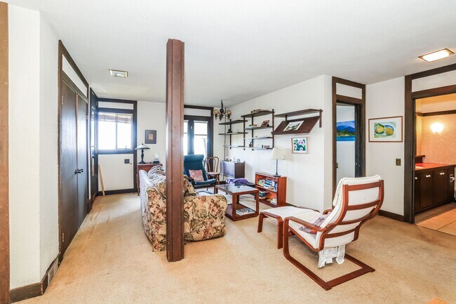 Building Photo - Furnished Lower Unit In Berkeley!