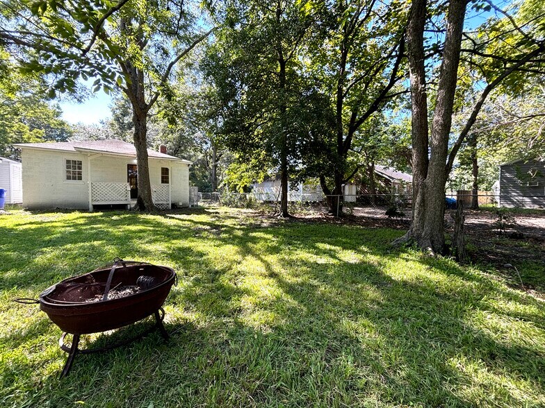 Building Photo - 4718 Mint Ave