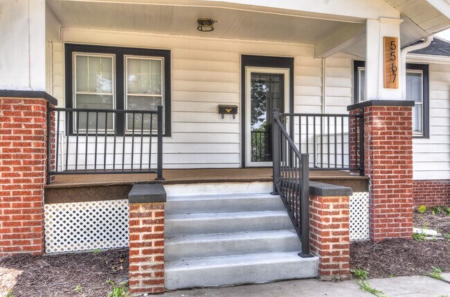 Building Photo - 4 bed in Aksarben