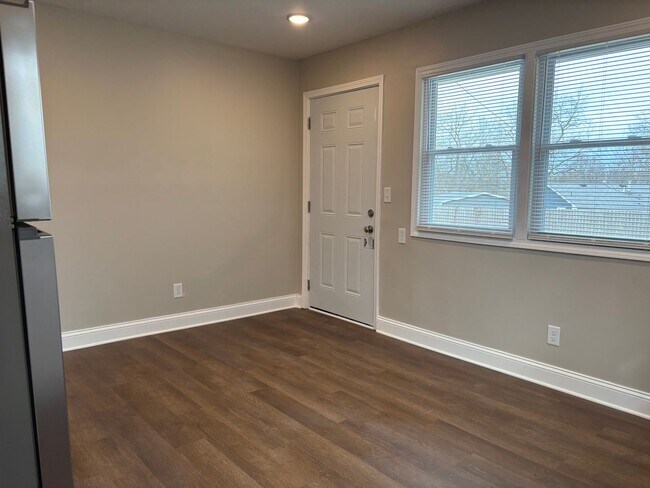 Building Photo - Beautifully Remodeled 3 Bed 1 Bath House