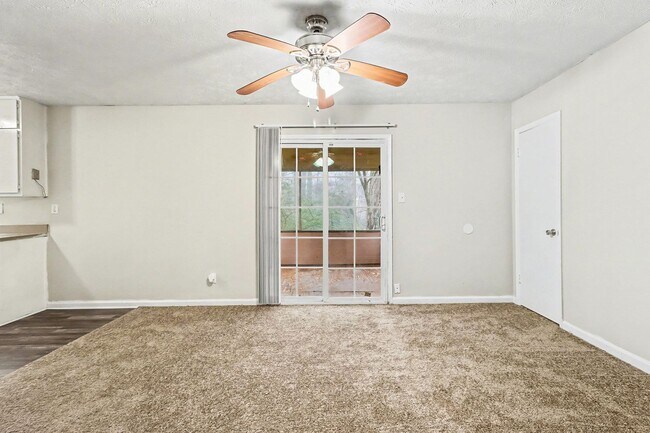 Building Photo - 3 Bedroom 2 Bathroom House