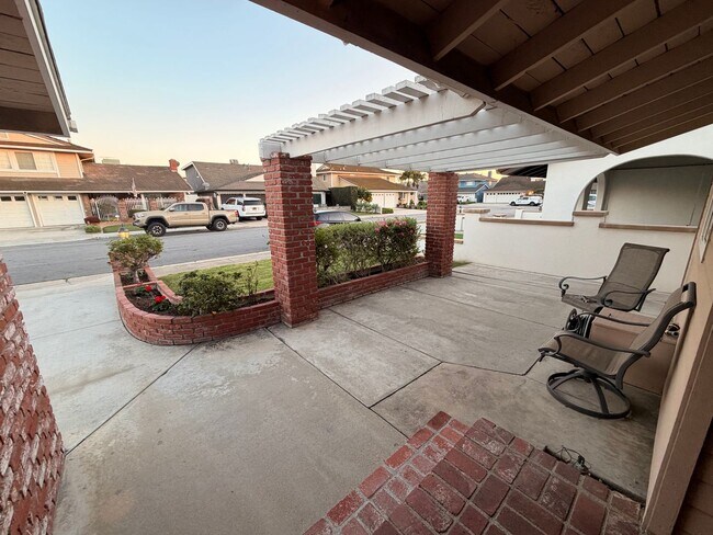 Building Photo - Beautiful 4 Bedroom 3 Bathroom La Palma House For Rent!