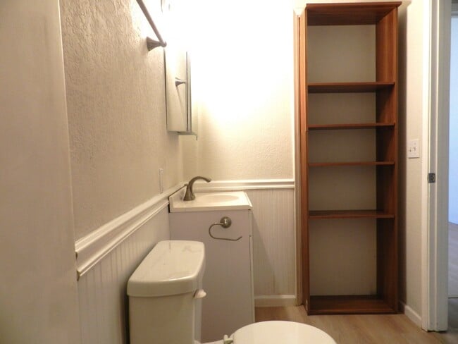 Building Photo - 2510 E Eastland St