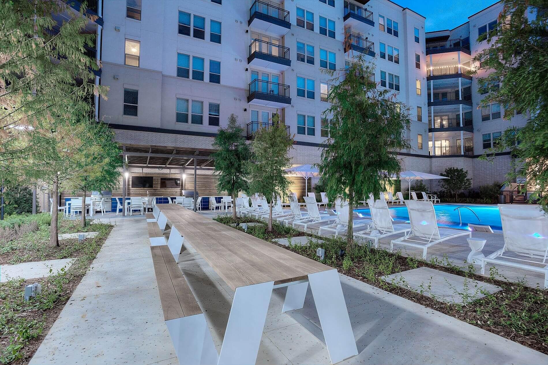 Building Photo - 101 S Center St