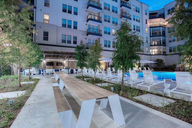 Building Photo - 101 S Center St