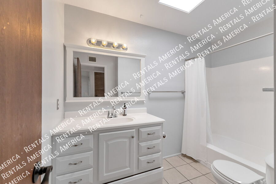 Building Photo - 654 N Richey Blvd