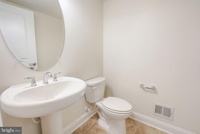 Building Photo - 2056 Alder Ln