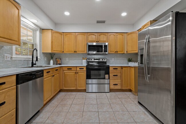 Building Photo - 39542 Friends Ave