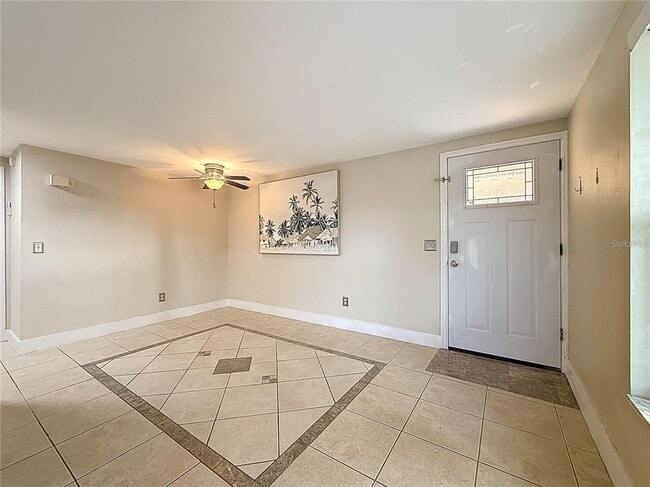 Building Photo - 2600 N Paula Dr