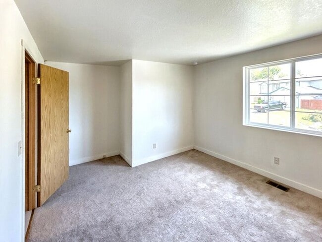 Building Photo - Beautiful 4 bed & 2 bath home in Kent WA!!
