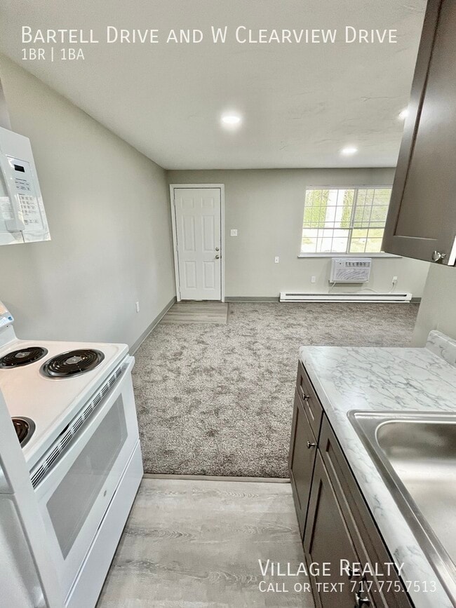 Building Photo - 51 W Clearview Dr