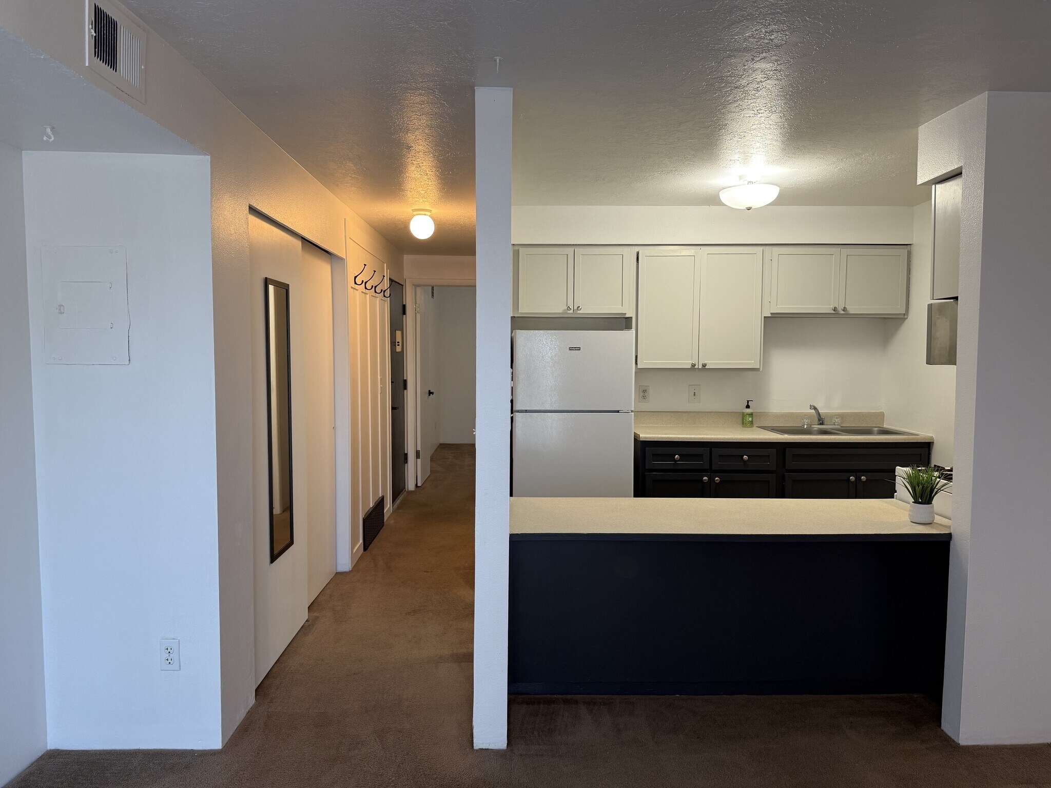 Building Photo - 5600 Meadow Ln