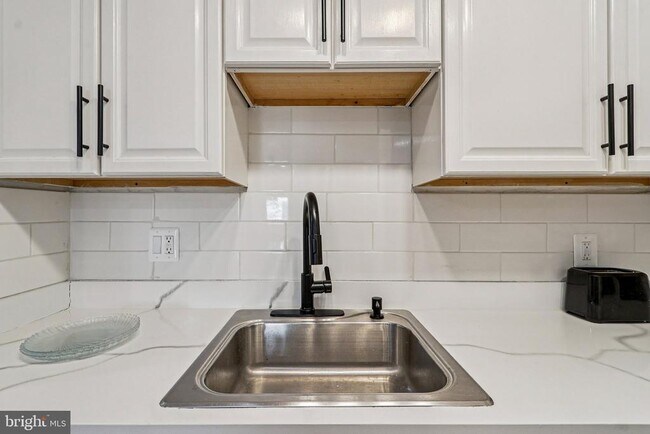 Building Photo - 18202 Chalet Dr