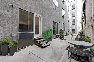 Building Photo - 1522-1532 W Girard Ave