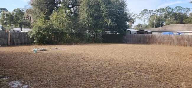 Building Photo - 242 Redbud Ln