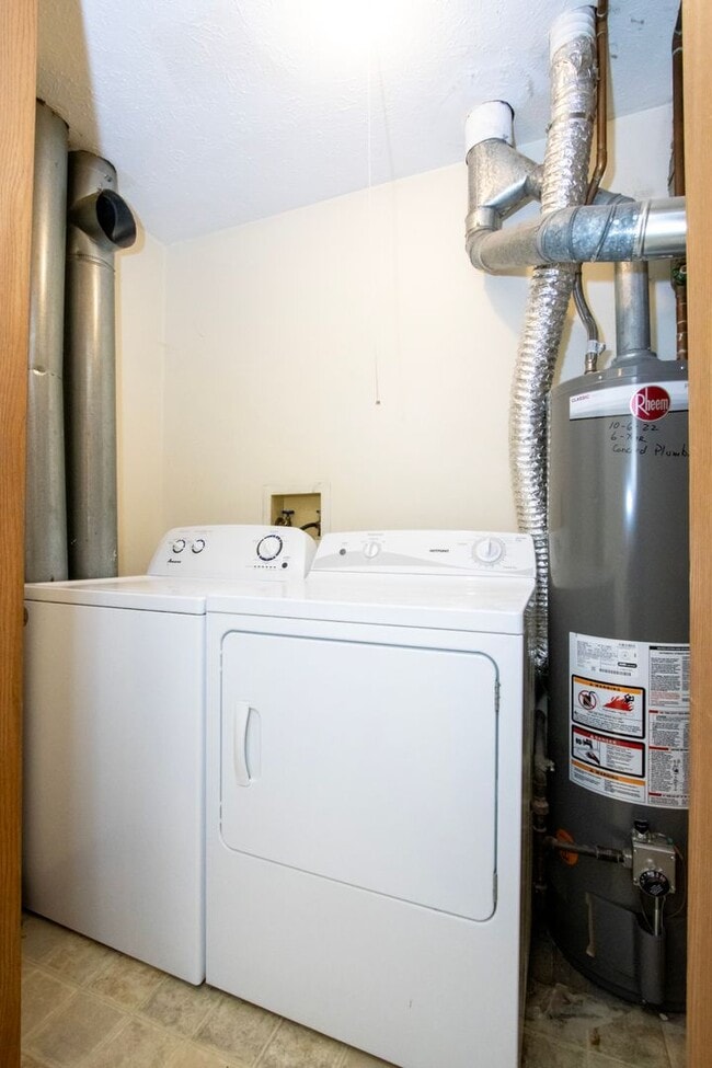 Building Photo - Two bedroom apartment
