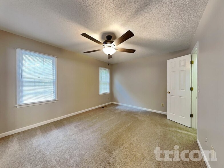 Building Photo - 5450 Bridle Dr