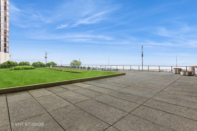Building Photo - 900 N Lake Shore Dr
