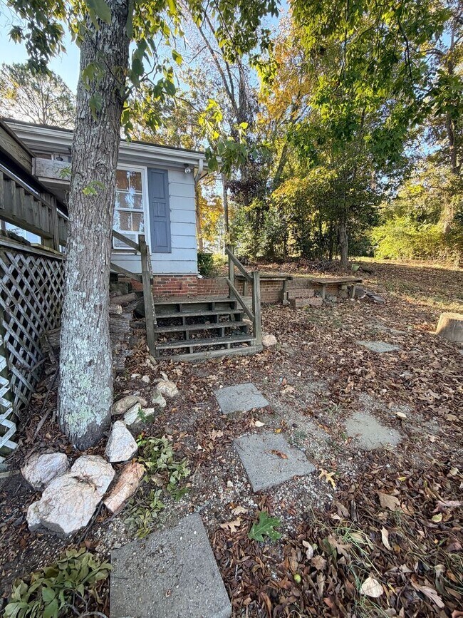 Building Photo - 332 Pinelake Dr.