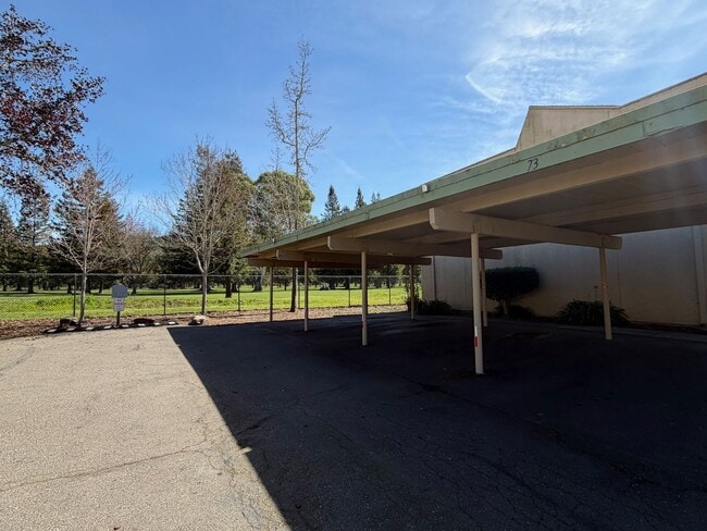 Building Photo - Convenient 2 Bedroom Condo in Bennett Valley