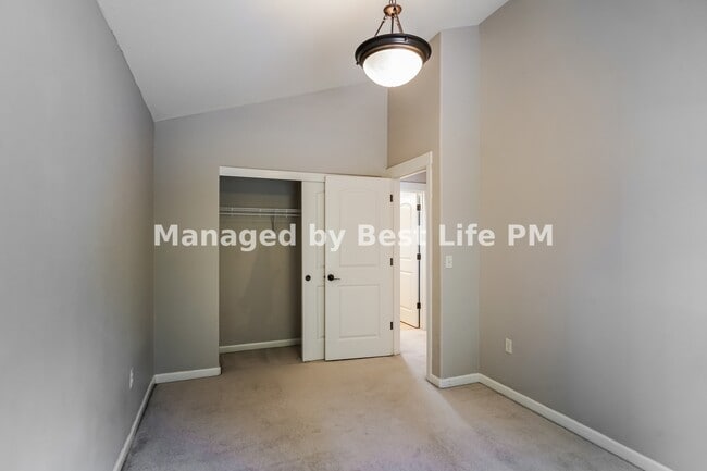 Building Photo - 2067 NE 49th Way