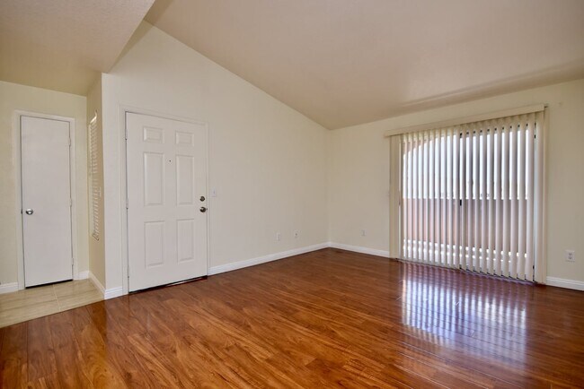 Building Photo - 2nd Level Specious One Bedroom Condo at Copper Sands!