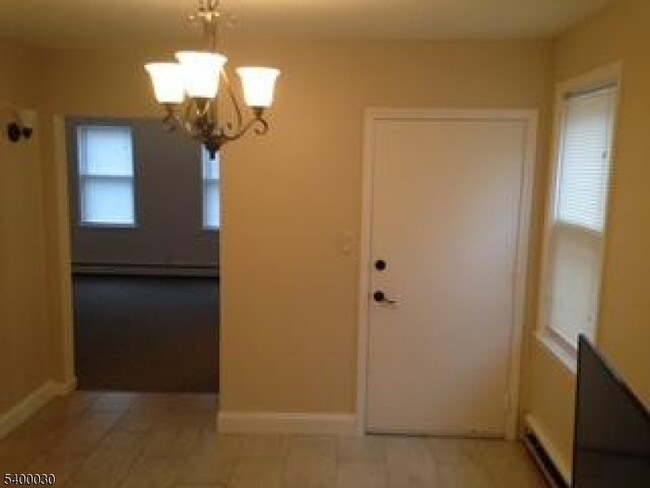 Building Photo - 169 Walnut St