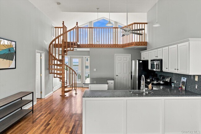 Building Photo - 717 Dune Rd