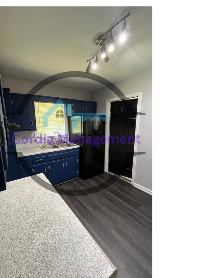 Building Photo - Charming 3 Bedroom Near Downtown.
