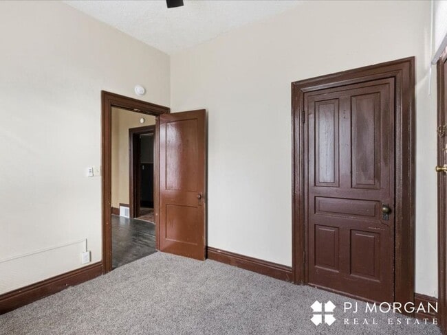 Building Photo - 3735 S