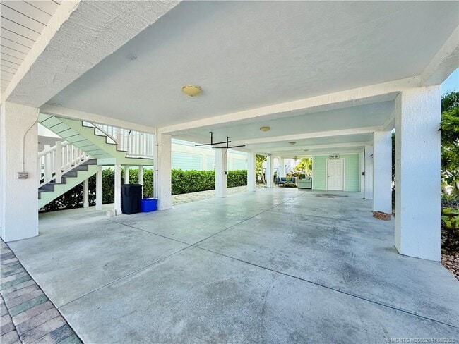 Building Photo - 252 NE Ebbtide Way