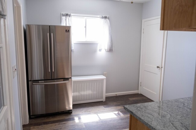 Building Photo - Charming 3 bedroom