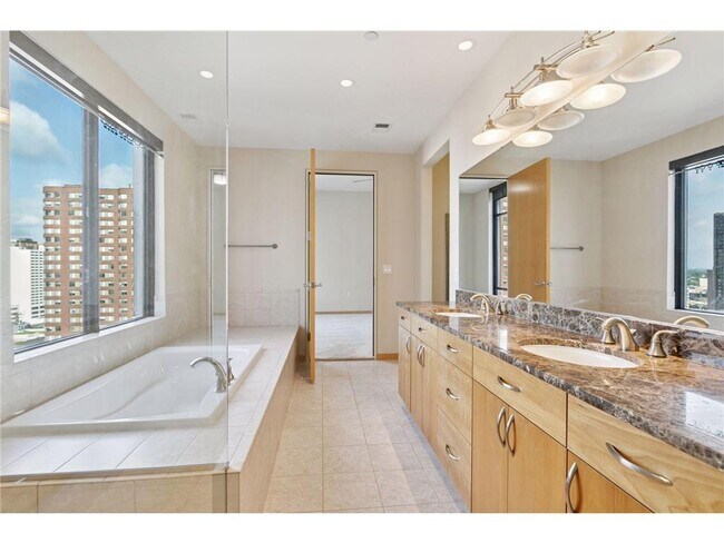 Building Photo - 201 S 11th St