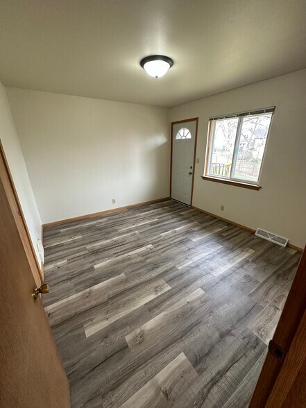 Building Photo - 214 S River St