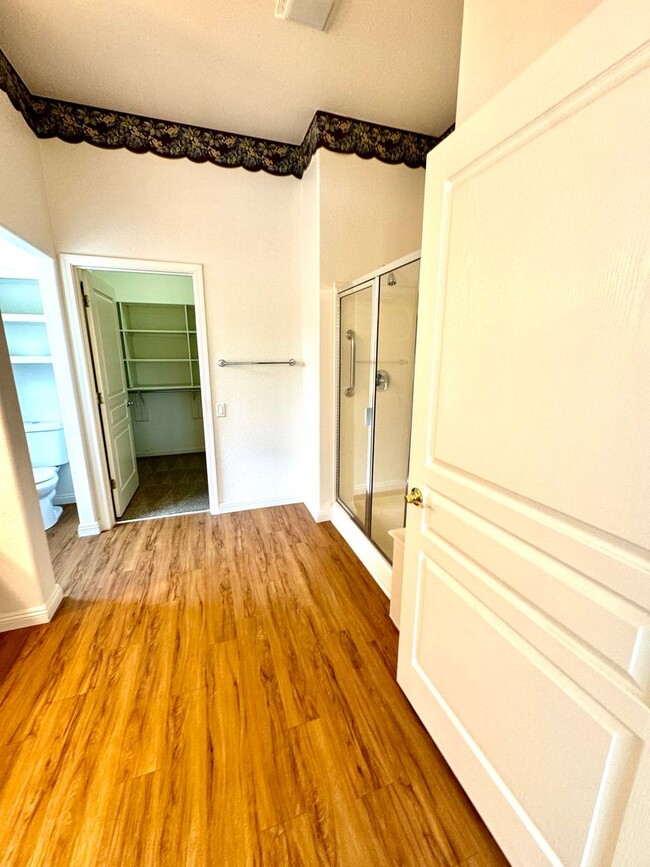 Building Photo - Adult 55+ Lovely Home in Springfield @ Whi...