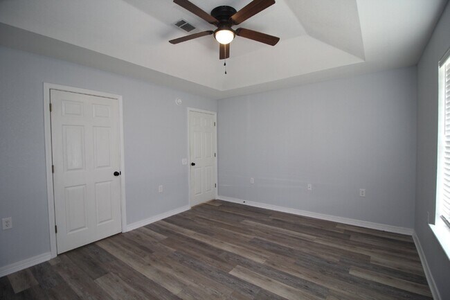 Building Photo - Updated Fox Hollow 3BR Home Near 9 Mile Rd with LVP Flooring, Granite Kitchen, 2-Car Garage & Fen...