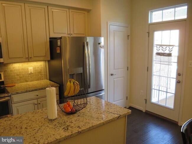 Building Photo - 1710 Featherstone Rd