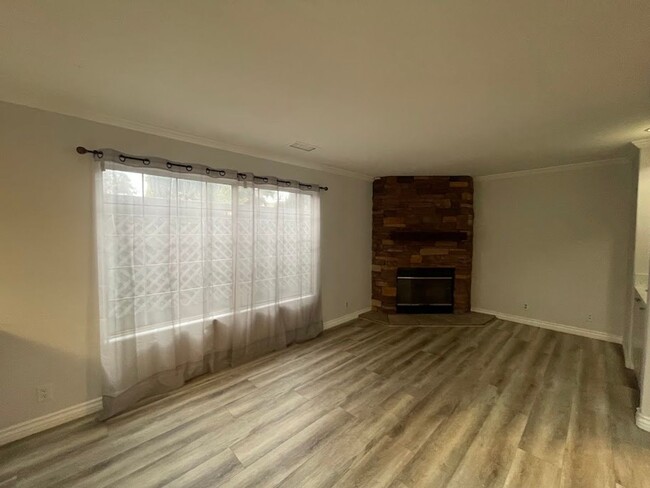 Building Photo - Newly Remodeled 3 bed 2.5 bath Long Beach ...