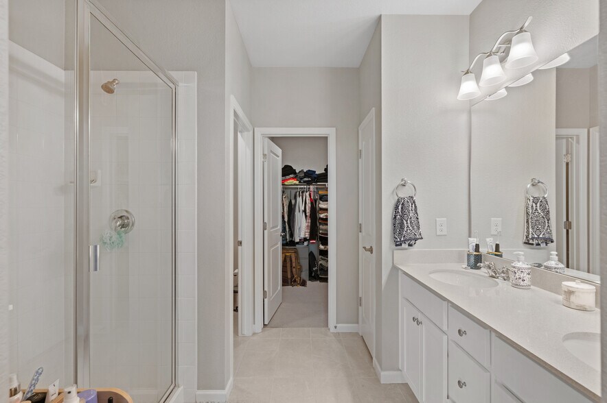 Building Photo - 1837 S Poplar Ct