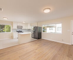 Building Photo - 1636 Queen Charlotte Dr