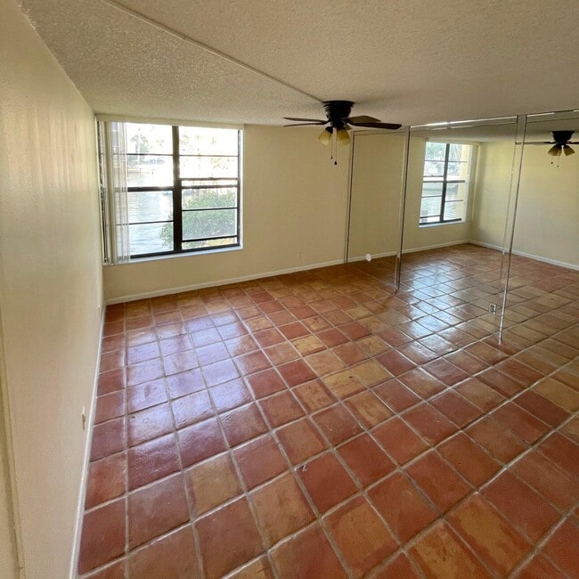 Building Photo - 9 Royal Palm Way