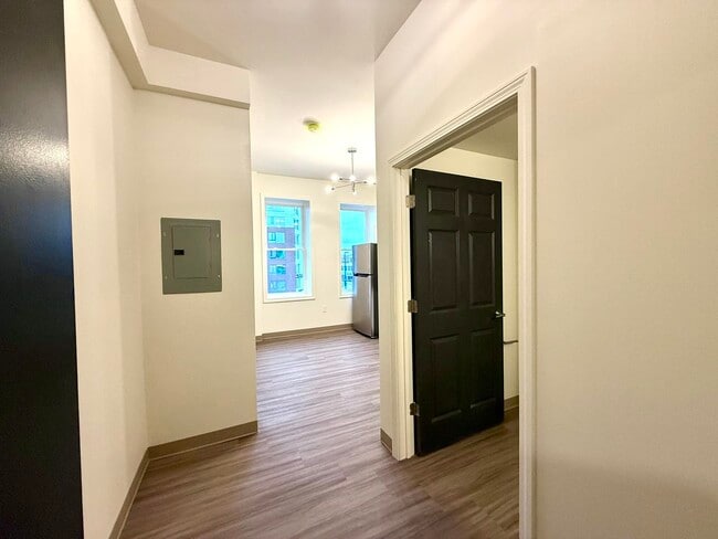 Building Photo - 1138 Elm St