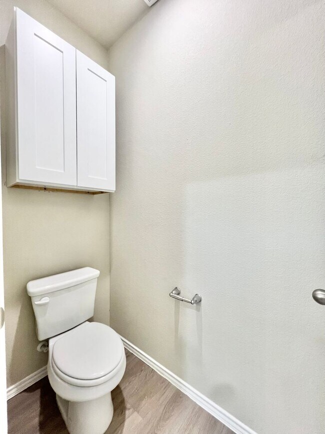 Building Photo - Brand New Duplex in New East Parks Community