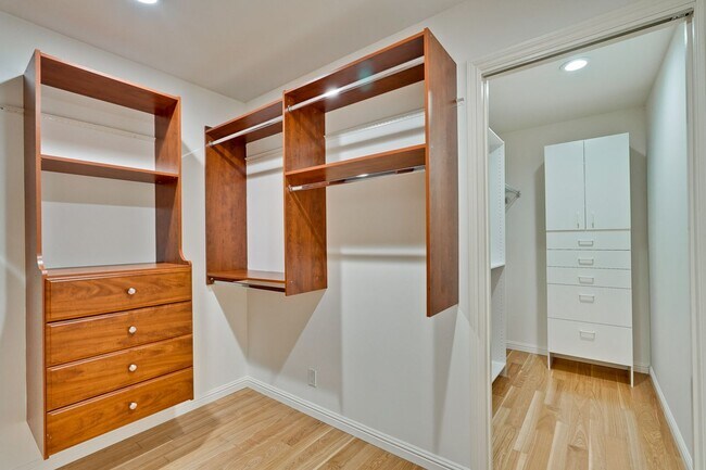 Building Photo - Bright and Spacious 3 Bed 2 Bath Single Fa...