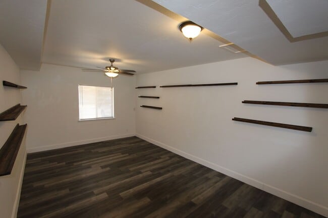 Building Photo - Spacious East Side 4BR Townhome with Fenced Yard