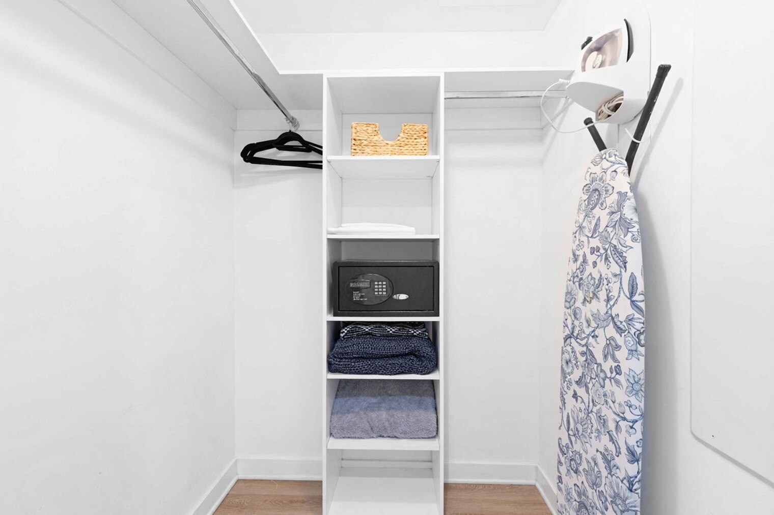 Building Photo - 2602 E Hallandale Beach Blvd